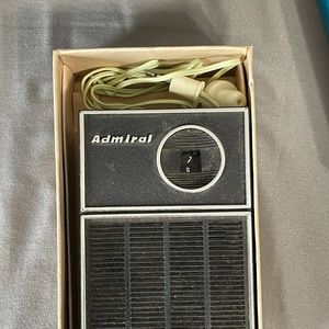 AM portable radio:Admiral